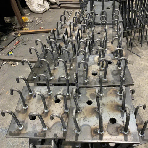 图纸中如何确定荆州预埋件的位置？